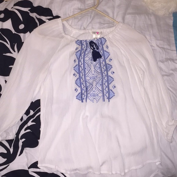 White top - Picture 1 of 2